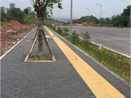 輕質隔墻板